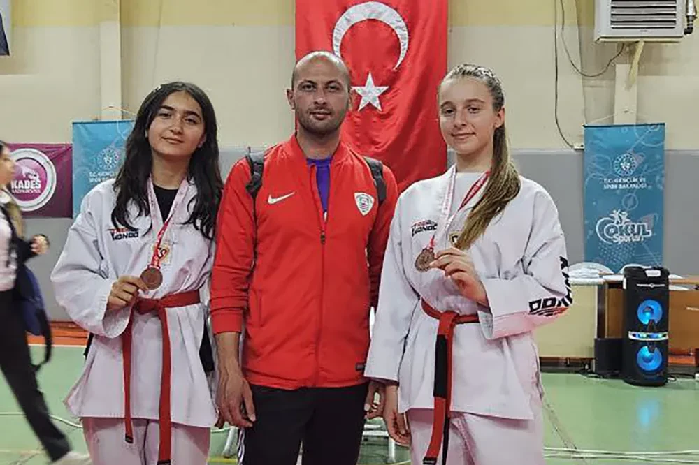 Taekwondo yıldızlar İzmir il Şampiyonası’nda Foça rüzgârı