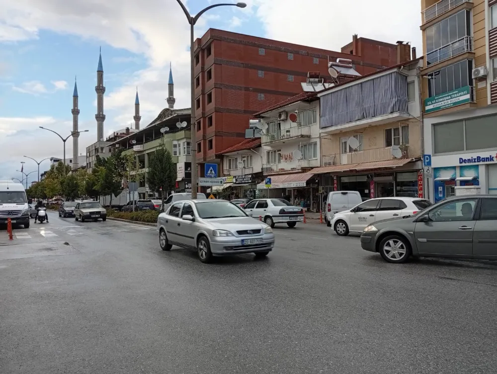 Acıpayam’da Trafik Çilesine Mizahi Çözüm: “Belki Atlarla Daha Hızlı Gideriz!”