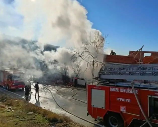 Denizli’de iş yerinde çıkan yangın korkuya neden oldu