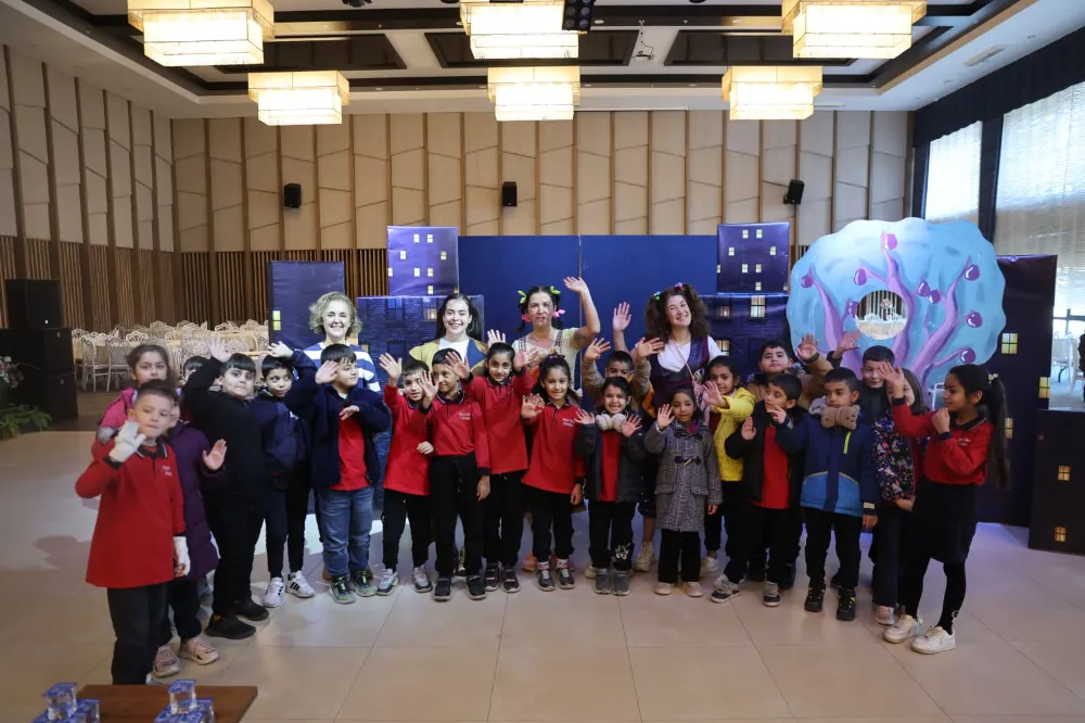 Eğlenceli Ve Öğretici Çocuk Tiyatrosu, Miniklerden Büyük Beğeni Topladı