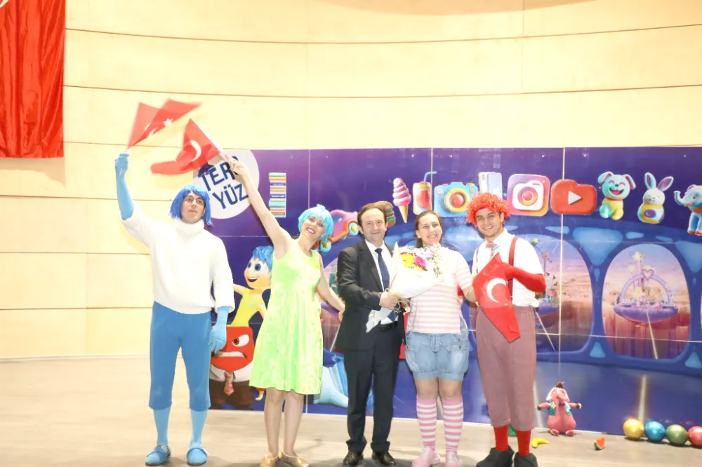 Acıpayam’da Çocuklar Tiyatro Keyfi Yaşadı: “Ters Yüz: Duygular” Sahnelendi