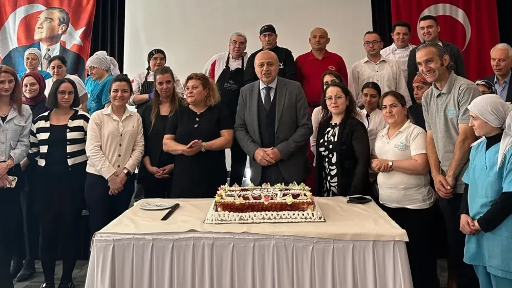 Dev komplekste, personele beş yıldızlı kutlama