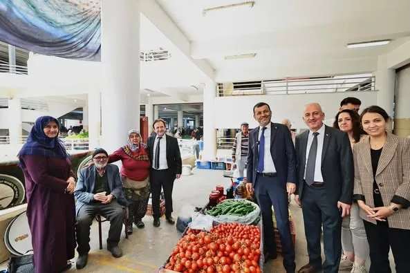 Başkan Yıldırım ve Başkan Çavuşoğlu Pazaryerinde Esnafla Buluştu