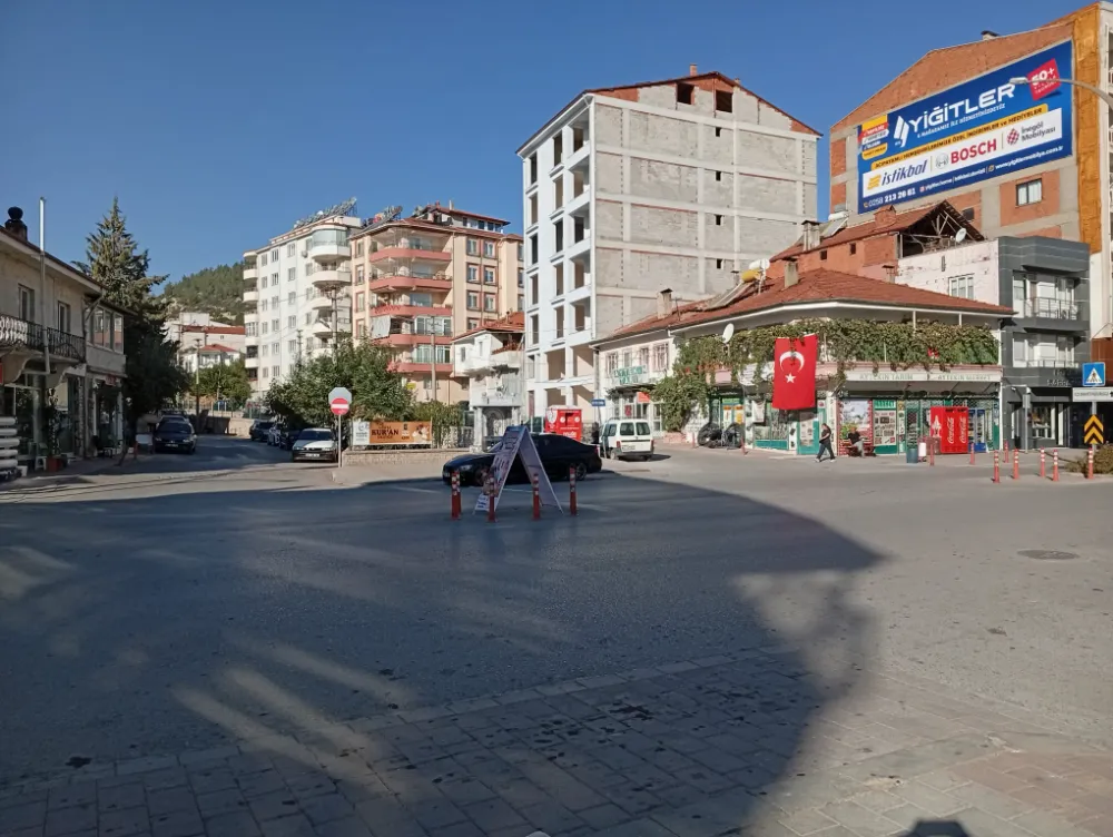 Acıpayam’da Köprübaşı Kavşağı Kazalara Davetiye Çıkarıyor