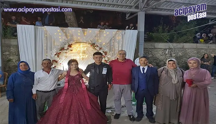 ARSLAN
                    GENÇ ÇİFTLERE MUTLULUKLAR
                    DİLEDİ