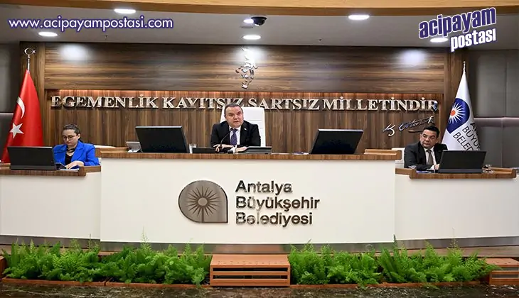 Başkan Böcek, “Ulaşımın belediye eliyle
                    yapılması gerek”