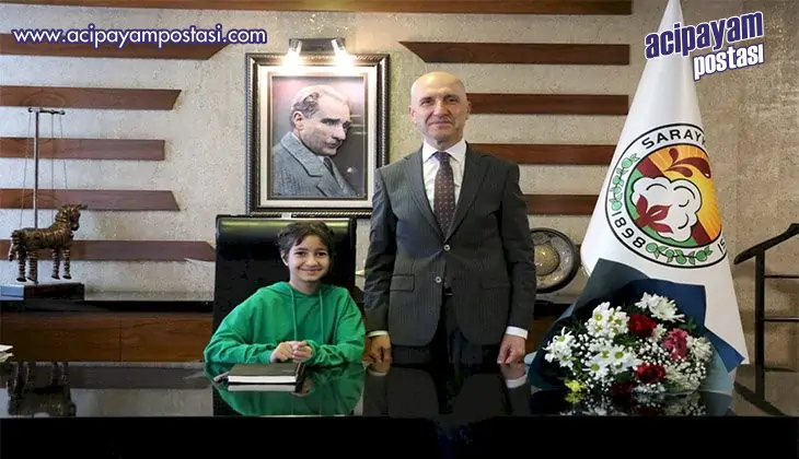 Başkan Özbaş, koltuğunu minik
                    yardımsever Şıla’ya devretti