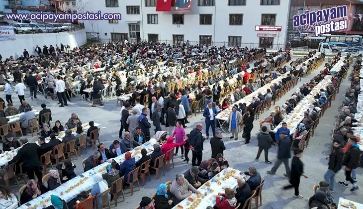 BİNLERCE ÇALLI
                    KUCAKLAŞTI