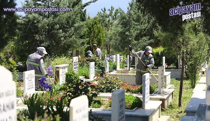 Büyükşehir Belediyesi mezarlıkları
                    unutmadı