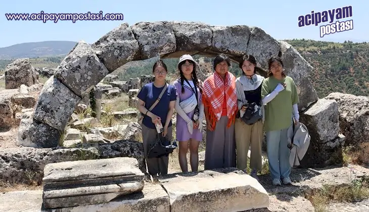 Çinli öğrenciler Apellon Lermenos
                    Tapınağı’nı inceledi