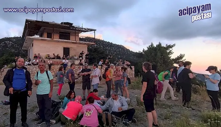 Denizli manzarasını seyretmek için bin
                    500 rakıma çıktılar