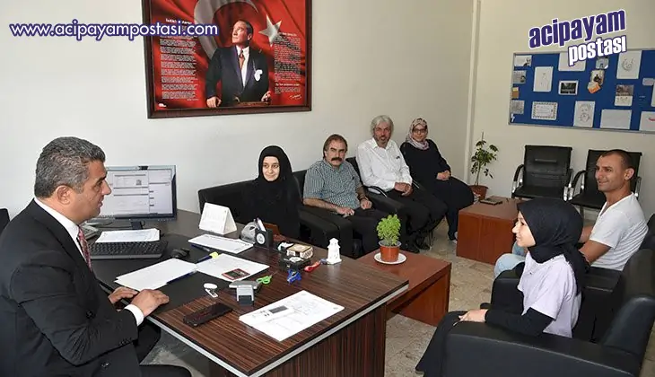 Denizli MEM, tercih döneminde
                    öğrencilerin yanında