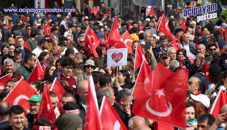 Ekrem
                    İmamoğlu’ndan afiş tepkisi