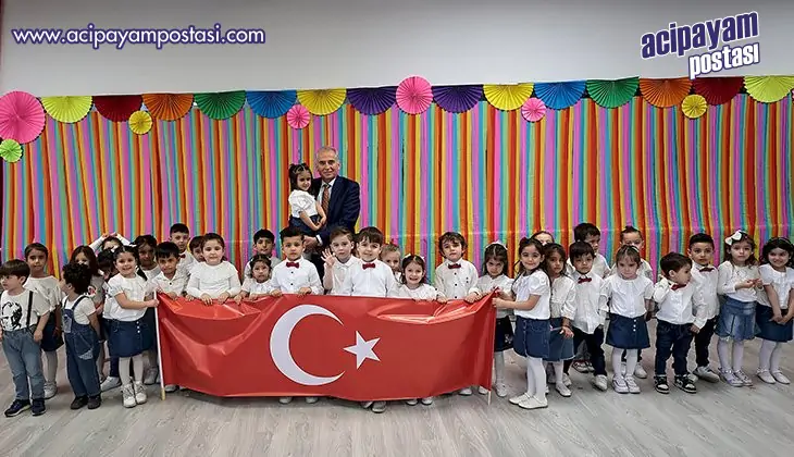 Miniklerden
                    erken 23 Nisan kutlaması