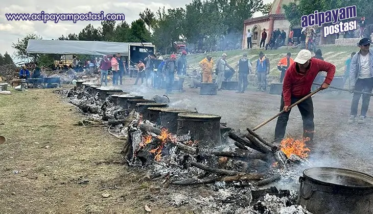 Oğuz Bey’in torunları bolluk ve bereket
                    için geleneklerini sürdürüyor