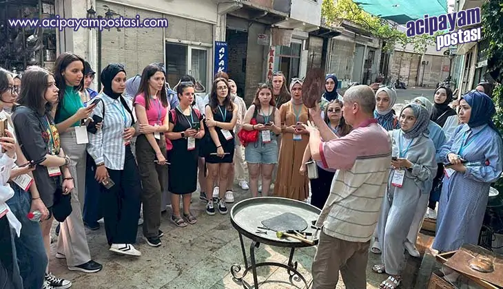 Şehir
                    dışındaki gençler Denizli’yi
                    geziyor